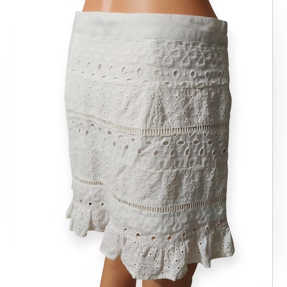 Chic White Eyelet Pencil Skirt - Picture 5 of 8